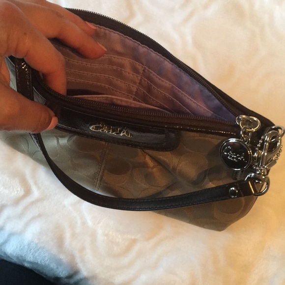 Coach wristlet - Picture 4 of 4